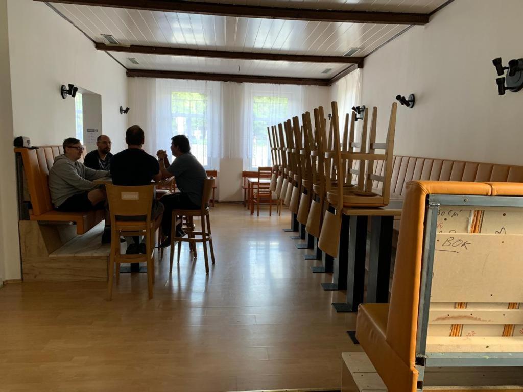 Pivovar Maly Janek - Restaurace, Penzion A Stany Jince Luaran gambar