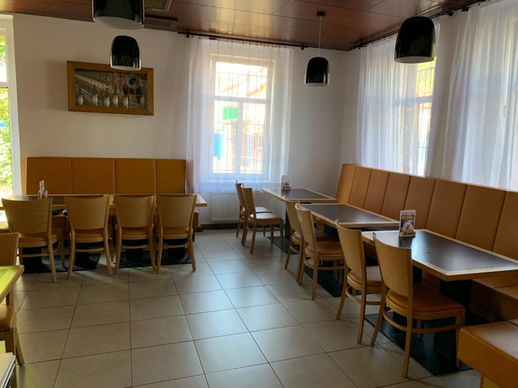 Pivovar Maly Janek - Restaurace, Penzion A Stany Jince Luaran gambar