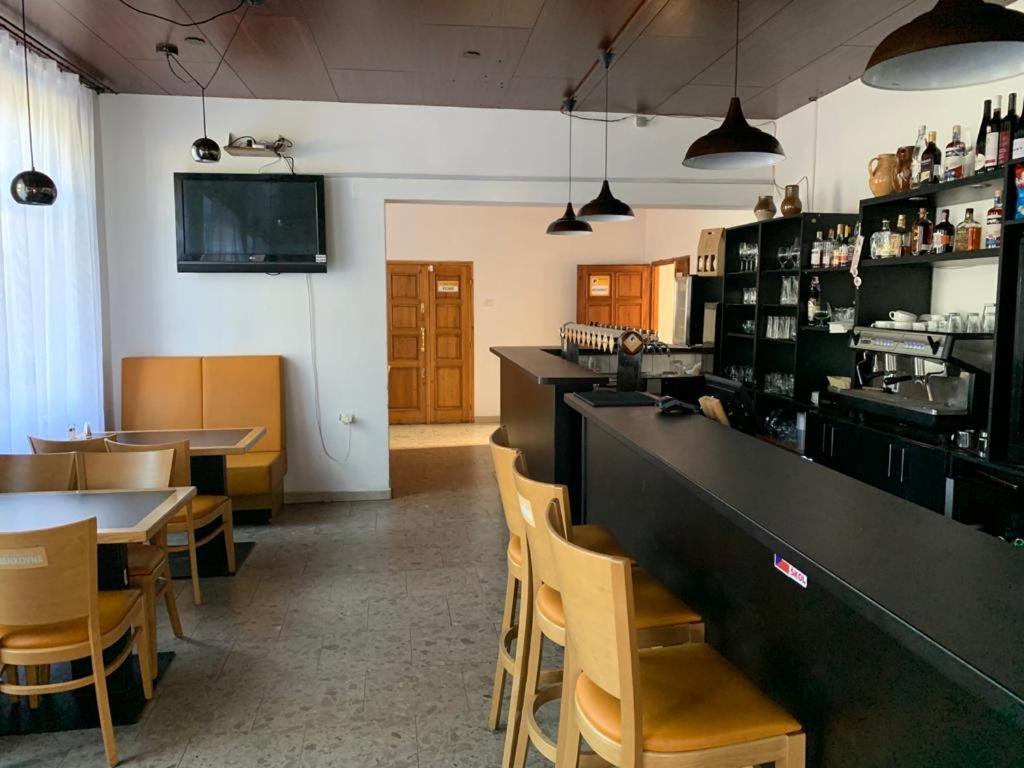 Pivovar Maly Janek - Restaurace, Penzion A Stany Jince Luaran gambar